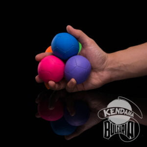 Топки за Жонглиране - Единичен цвят - 12 панелни - "Soft Touch"