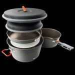 Къмпинг комплект за готвене GSI Outdoors Pinnacle Base Camper Small - Лек алуминиев cookware set с незалепващо покритие за къмпинг и туризъм комплект съдове за къмпинг къмпинг cookware set туристически комплект за готвене съдове за къмпинг с незалепващо покритие къмпинг кухня комплект outdoor cooking set комплект за каравана готвене лек комплект съдове за туризъм къмпинг тенджера и тиган комплект съдове за пикник комплект camping cookware lightweight комплект за готвене за палатка туристически кухненски комплект къмпинг оборудване за готвене cookware set camping compact цена цени