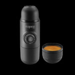 Преносима еспресо машина за nespresso капсули Wacaco Minipresso NS - ръчна кафе машина за къмпинг и пътуване ръчна еспресо машина за къмпинг portable espresso maker кафе машина за пътуване мини кафе машина за капсули еспресо машина за туризъм компактна кафе машина Wacaco Minipresso NS кафе за къмпинг ръчна кафе машина кафе машина без ток travel espresso machine преносима кафемашина за Nespresso капсули кафе машина за автомобил и кемпер outdoor espresso maker еспресо машина за палатка къмпинг аксесоари за кафе ръчна помпа за еспресо мини еспресо машина за път кафе машина за планина туристическа кафе машина цена цени