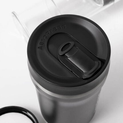 AeroPress Go Plus преносима кафемашина – компактна 3-в-1 кафе преса за пътуване, къмпинг и офис с термо чаша преносима кафемашина AeroPress Go Plus компактна кафемашина за пътуване ръчна кафемашина за къмпинг кафе преса за път и офис travel coffee maker AeroPress цена цени