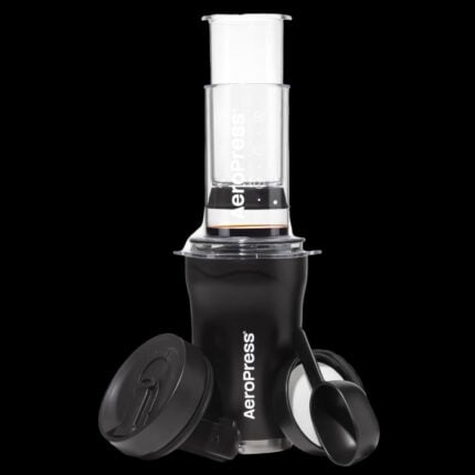 AeroPress Go Plus преносима кафемашина – компактна 3-в-1 кафе преса за пътуване, къмпинг и офис с термо чаша преносима кафемашина AeroPress Go Plus компактна кафемашина за пътуване ръчна кафемашина за къмпинг кафе преса за път и офис travel coffee maker AeroPress цена цени