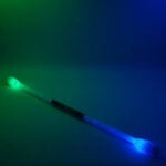 Светещ LED стаф - 90см - Lumi PRO Rechargeable - Threeworlds LED staff светещ тренировъчен стаф подходящ за деца и начинаещи здрав поликарбонатно тяло 20 различни модела на светене цена цени за представления тренировки