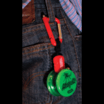 Йо-йо държач - Duncan Yo-Tility yoyo holder holster duncan toys държач за йо-йо 3-в-1 инструмент за премахване демонтиране на лагери лагер ножче за рязане на връвчици карабинер за закачване към раница колан и други 3в1 инструмент мултитул за йо-йо с държач цена цени