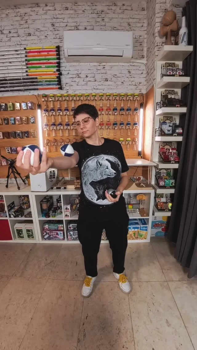 3 static juggling ball tricks 🤹🏽‍♀️ #juggling