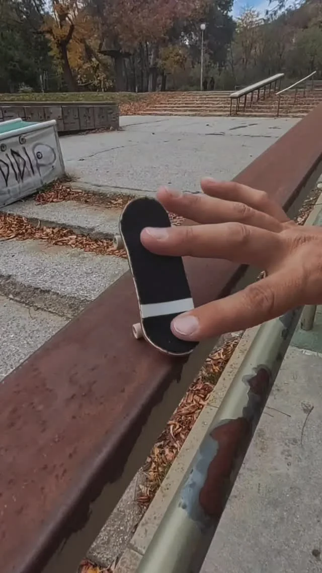 Fingerboarding makes you smile ☺️ #Fingerboarding